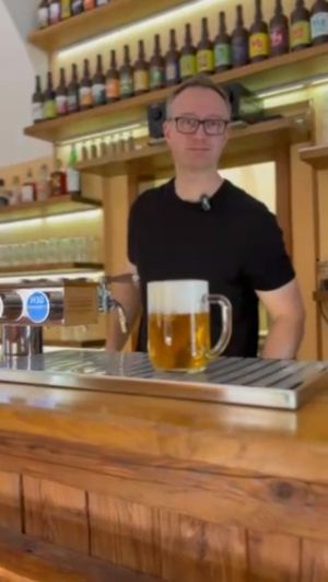 Víme, že dělat hospodu není žádná legrace. Ale když to někdo myslí vážně - pomůžeme mu s pivem ze sudu do skleničky.